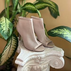 Charles By Charles David “Hunnie” Sz 6